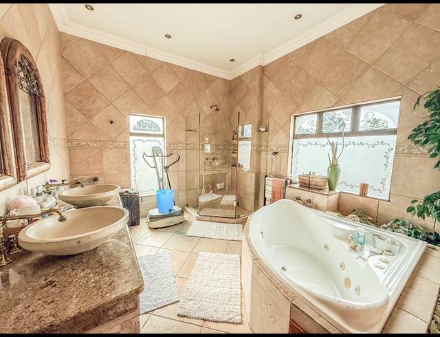 4 BEDROOM HOUSE FOR SALE IN MEER EN SEE